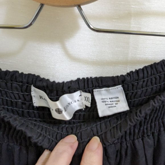 Off The Shoulder Embroidered Top - Black w/ Cream - Sz XXL - Picture 4 of 6